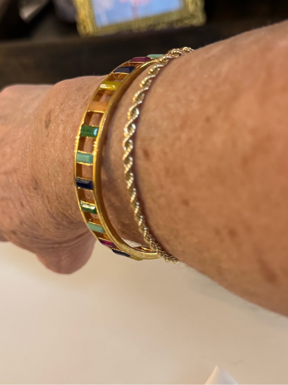 ๐๐ฉท KATE SPADE โ ๏ธ MULTI COLOR BANGLE BRACLET! ๐๐ฉท - Picture 4 of 5